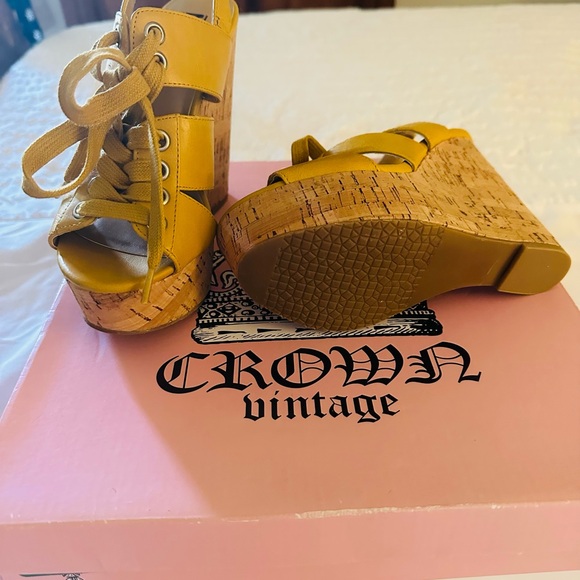 Shoes - Picture 4 of 6